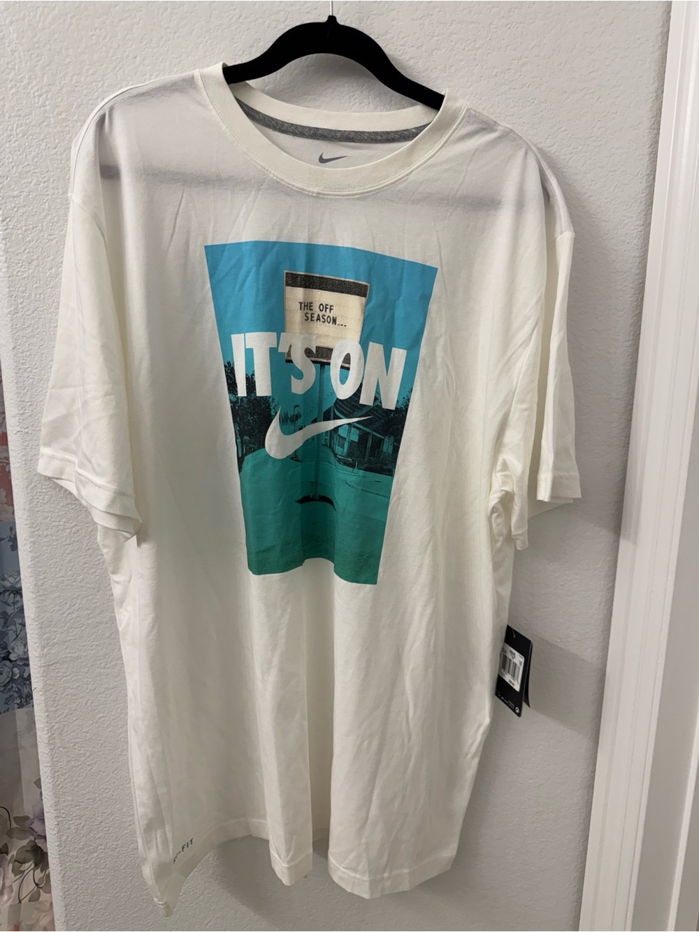 NWT Nike White Tee with Teal and Turquoise Graphic XXL men’s it’s on off season